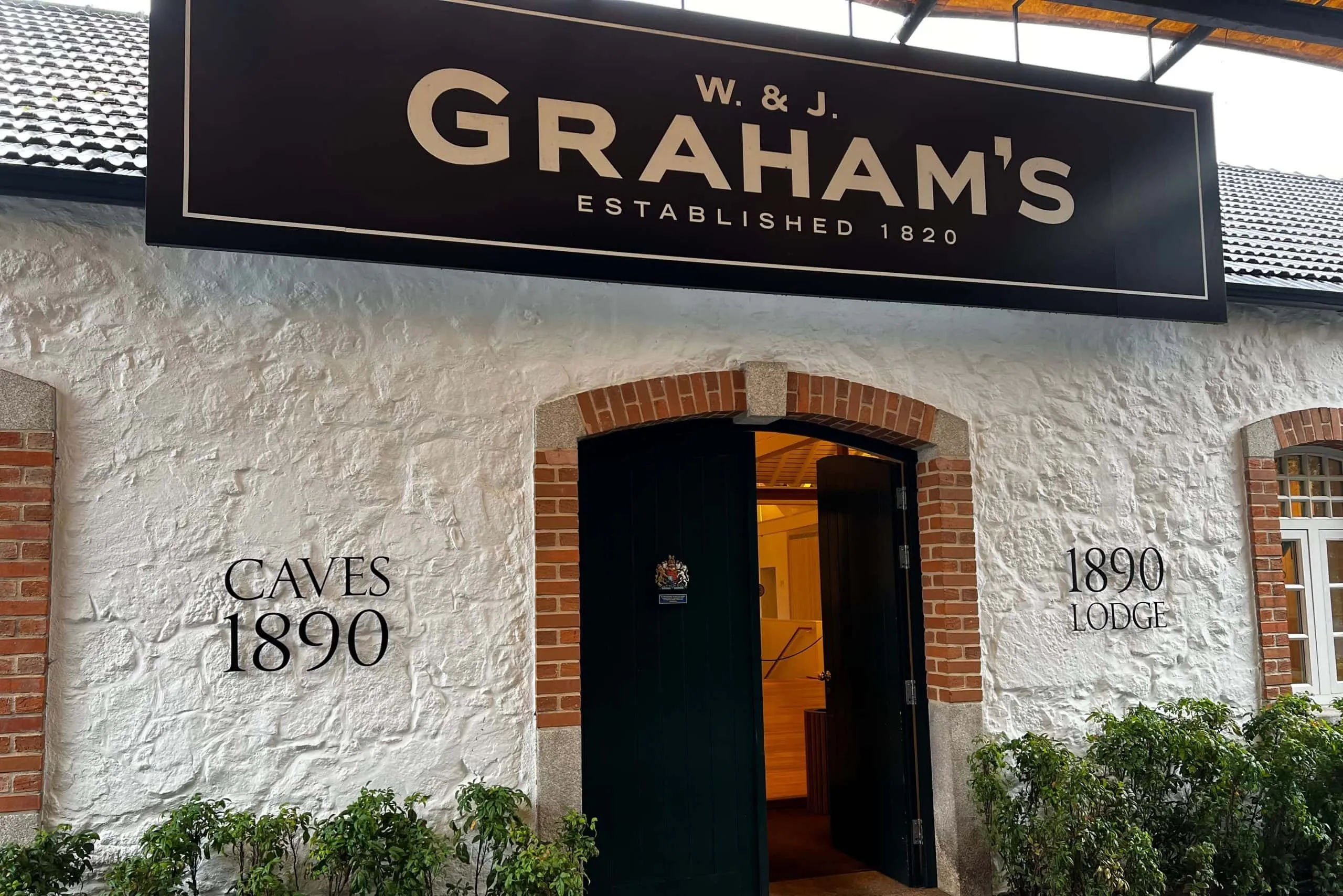 Vist-Grahams-Port-House-scaled-e1640789834155